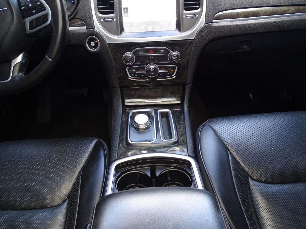 2019 Chrysler 300 Image 14