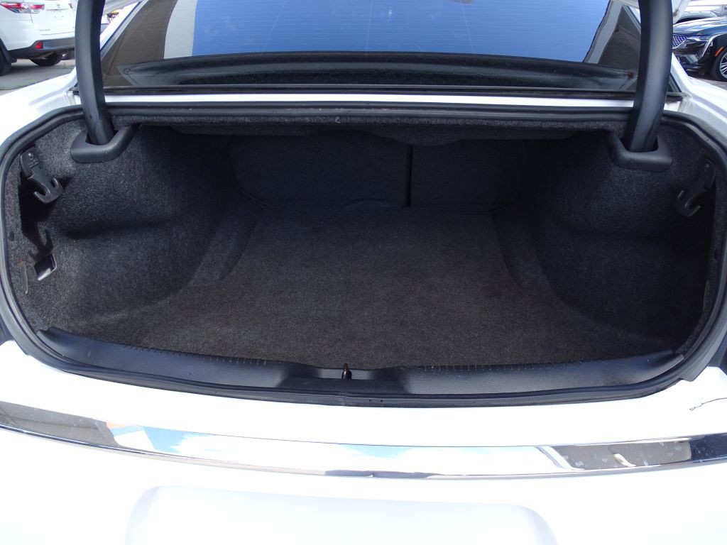 2019 Chrysler 300 Image 18