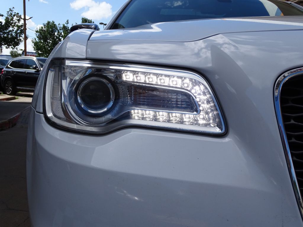 2019 Chrysler 300 Image 19
