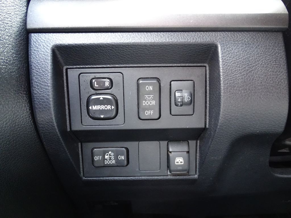 2017 Toyota Tundra Image 8