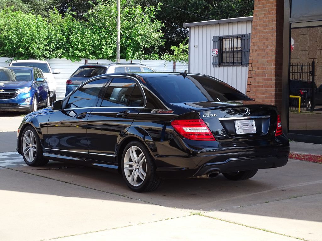 2013 Mercedes-Benz C-Class Image 3