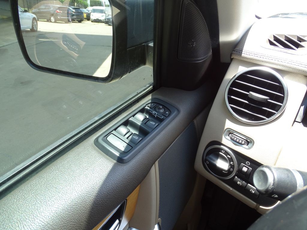 2012 Land Rover LR4 Image 10