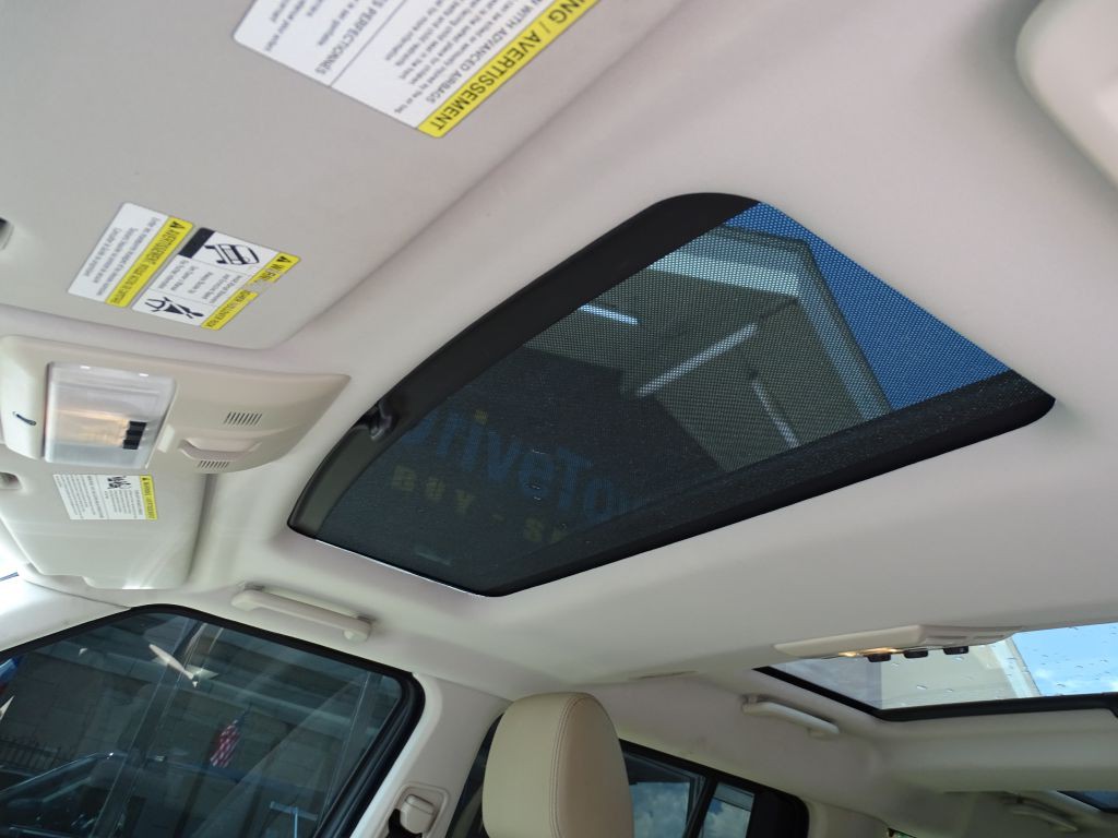 2012 Land Rover LR4 Image 11