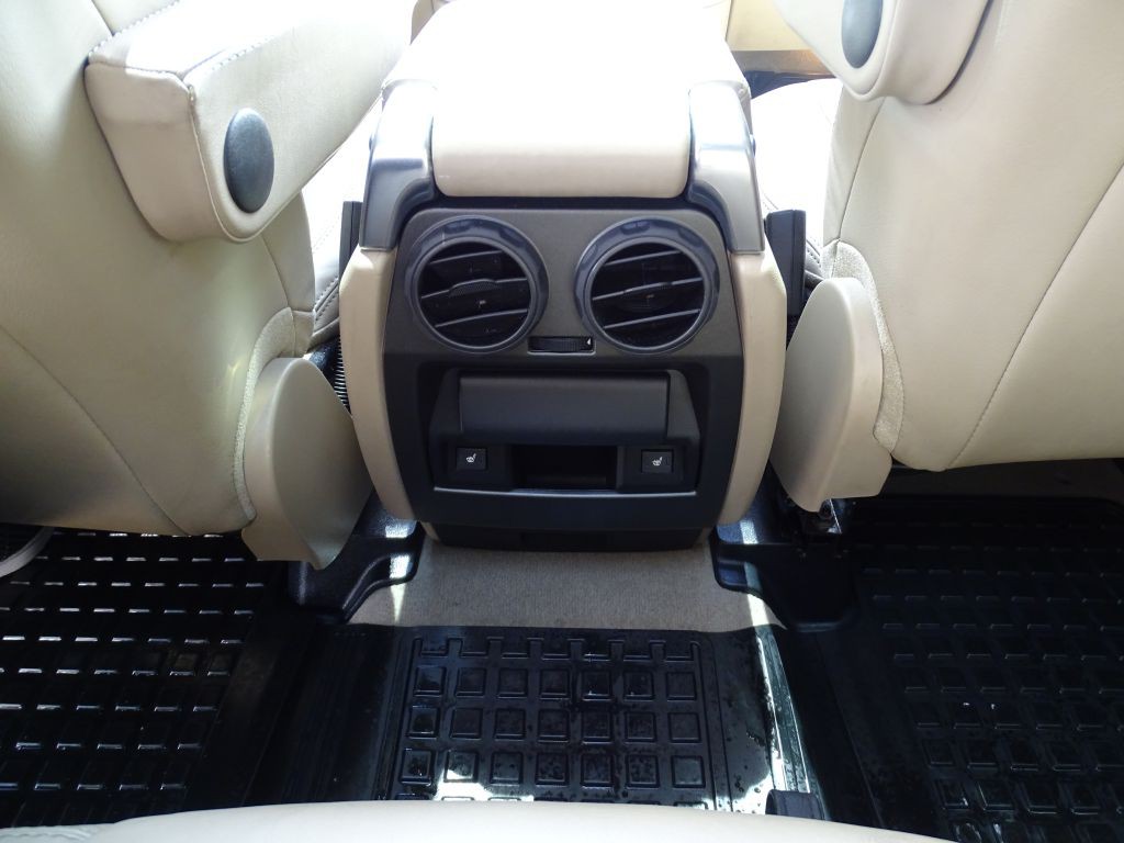 2012 Land Rover LR4 Image 12