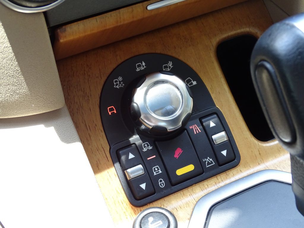 2012 Land Rover LR4 Image 17
