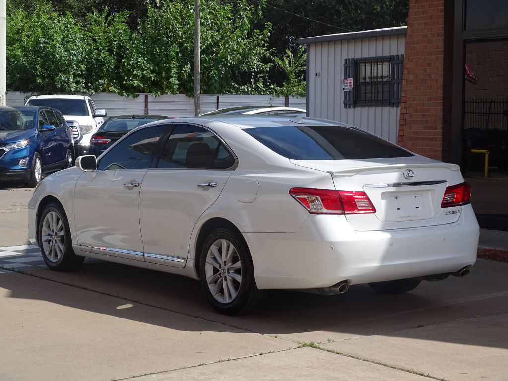 2012 Lexus ES Image 2