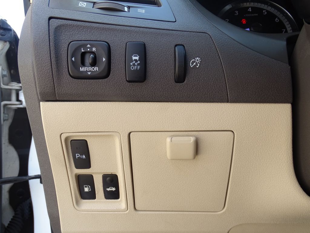 2012 Lexus ES Image 8