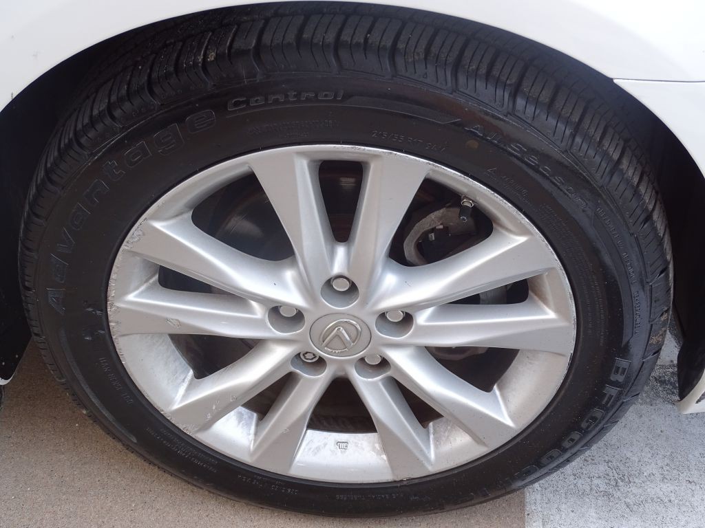 2012 Lexus ES Image 20