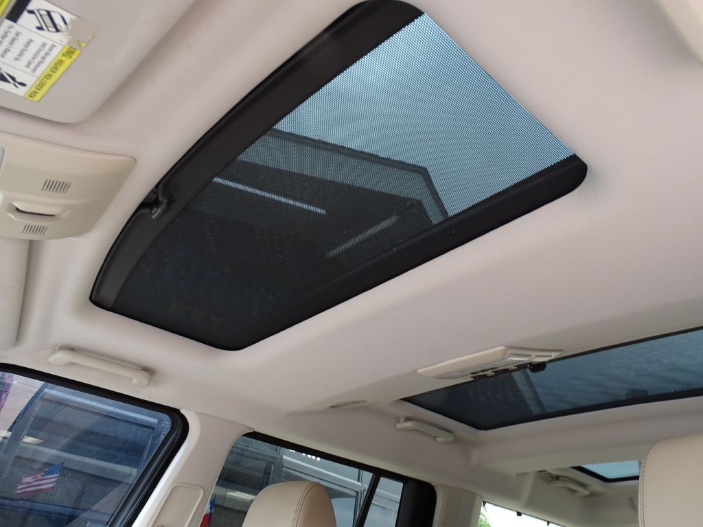2016 Land Rover LR4 Image 9