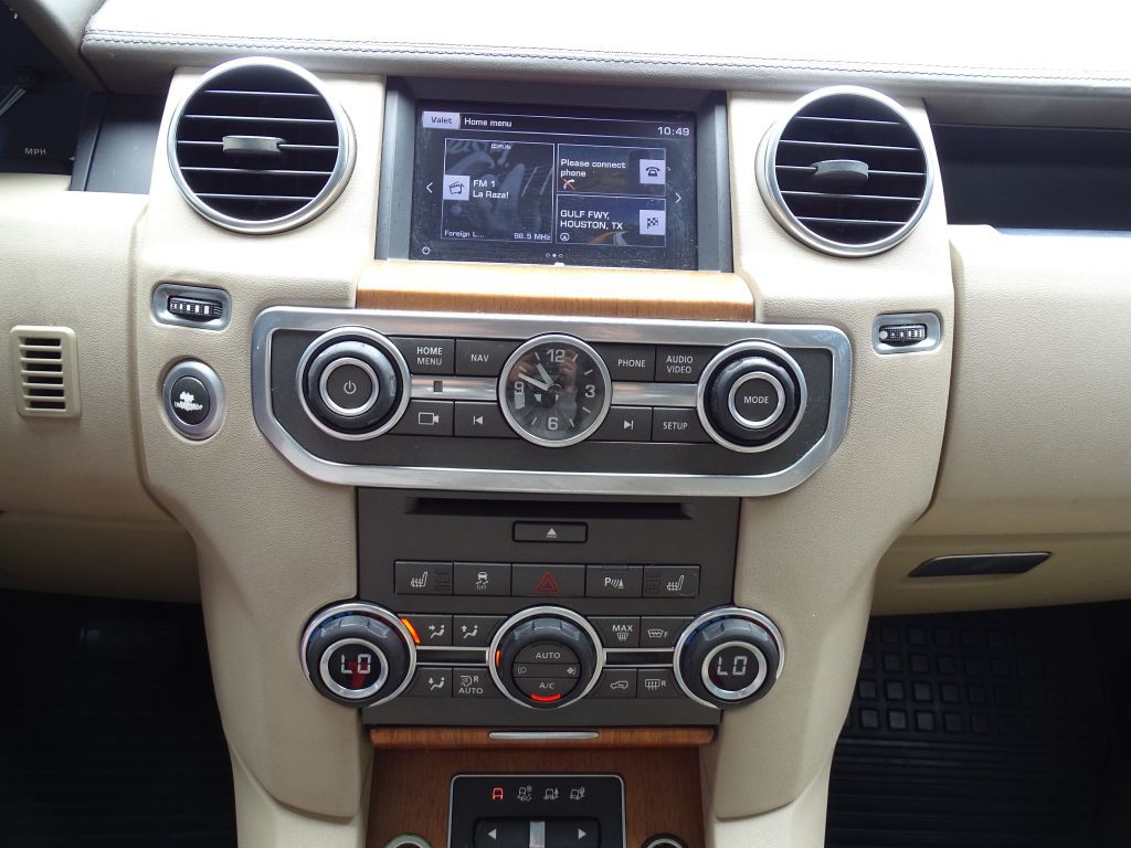 2016 Land Rover LR4 Image 11
