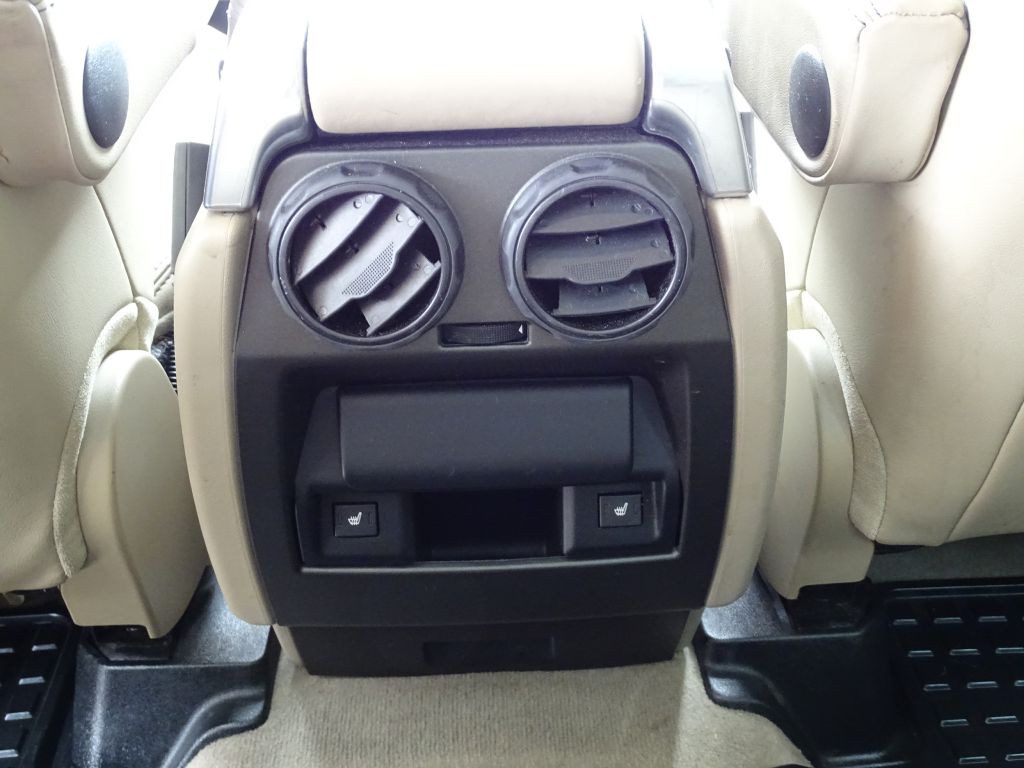 2016 Land Rover LR4 Image 13
