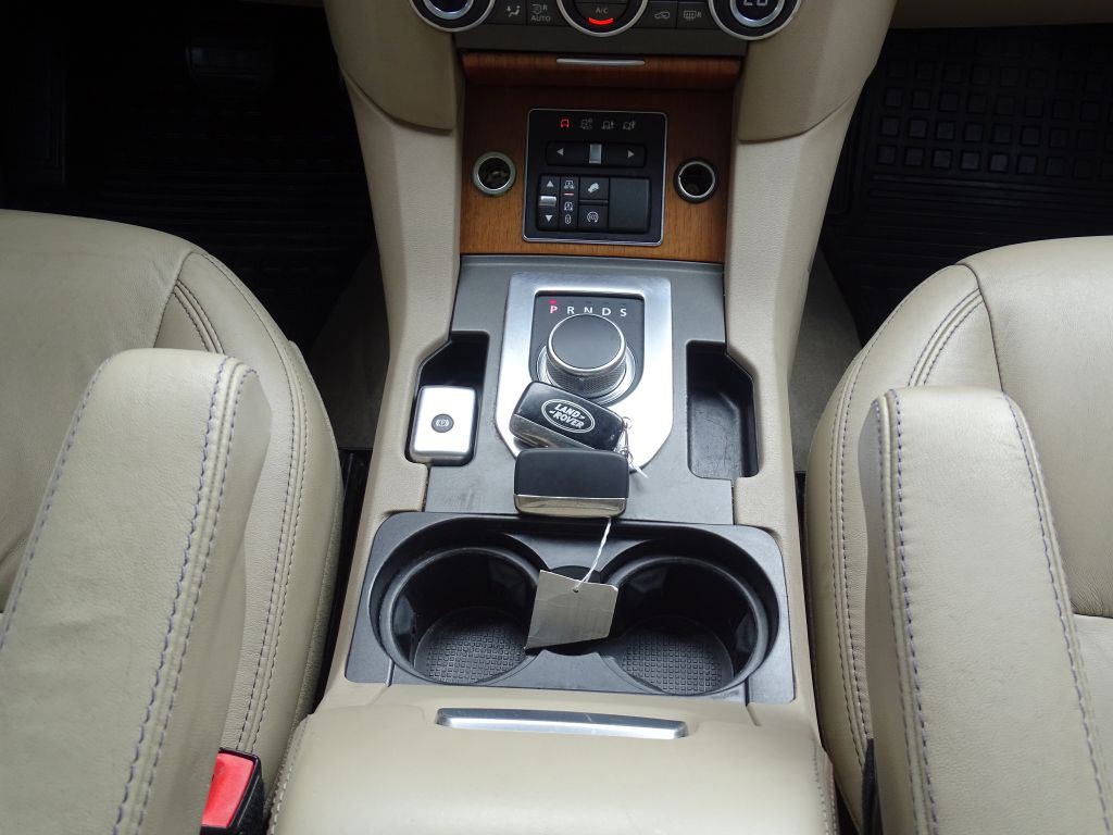 2016 Land Rover LR4 Image 16