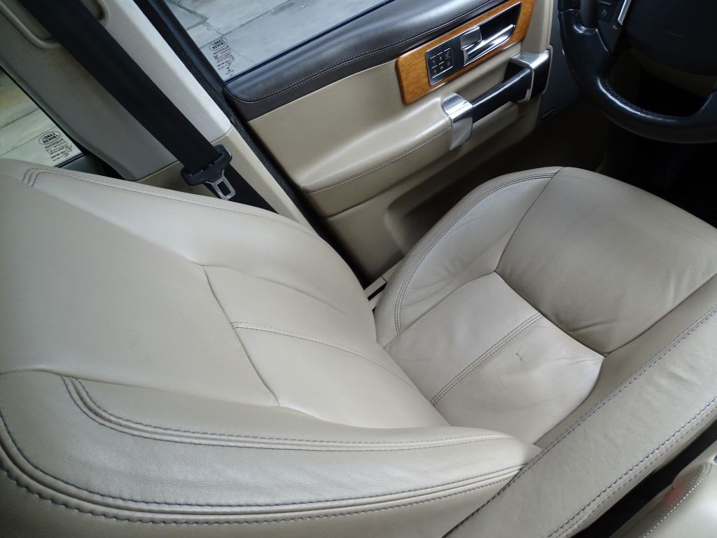 2016 Land Rover LR4 Image 17