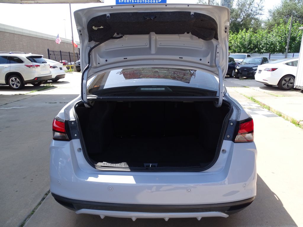 2023 Nissan Versa Image 18