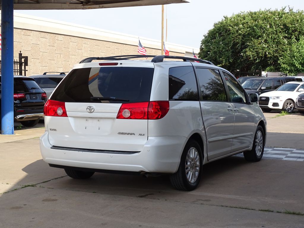2010 Toyota Sienna Image 5