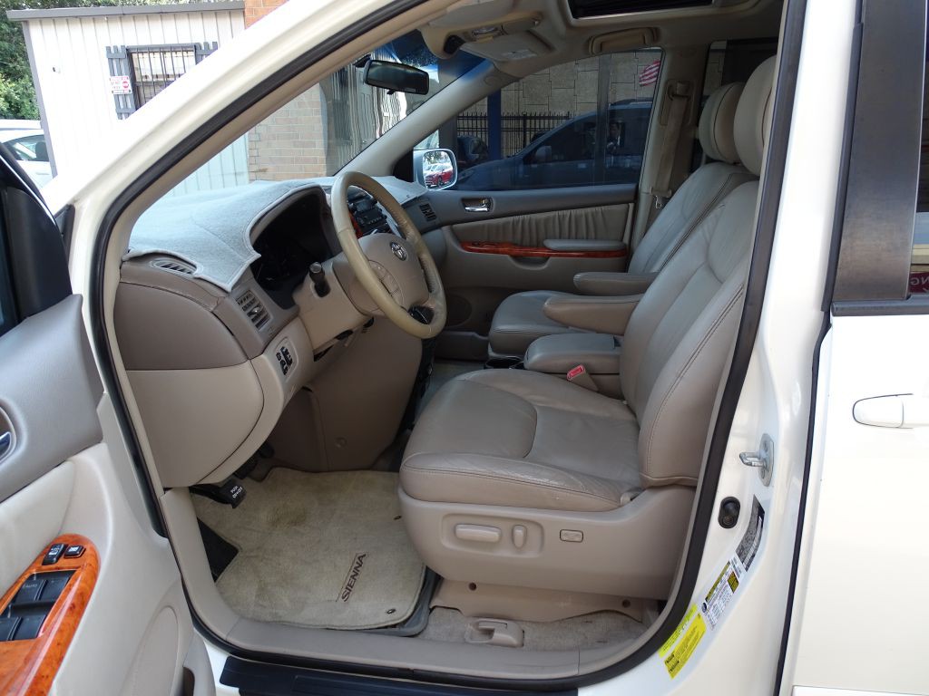 2010 Toyota Sienna Image 6