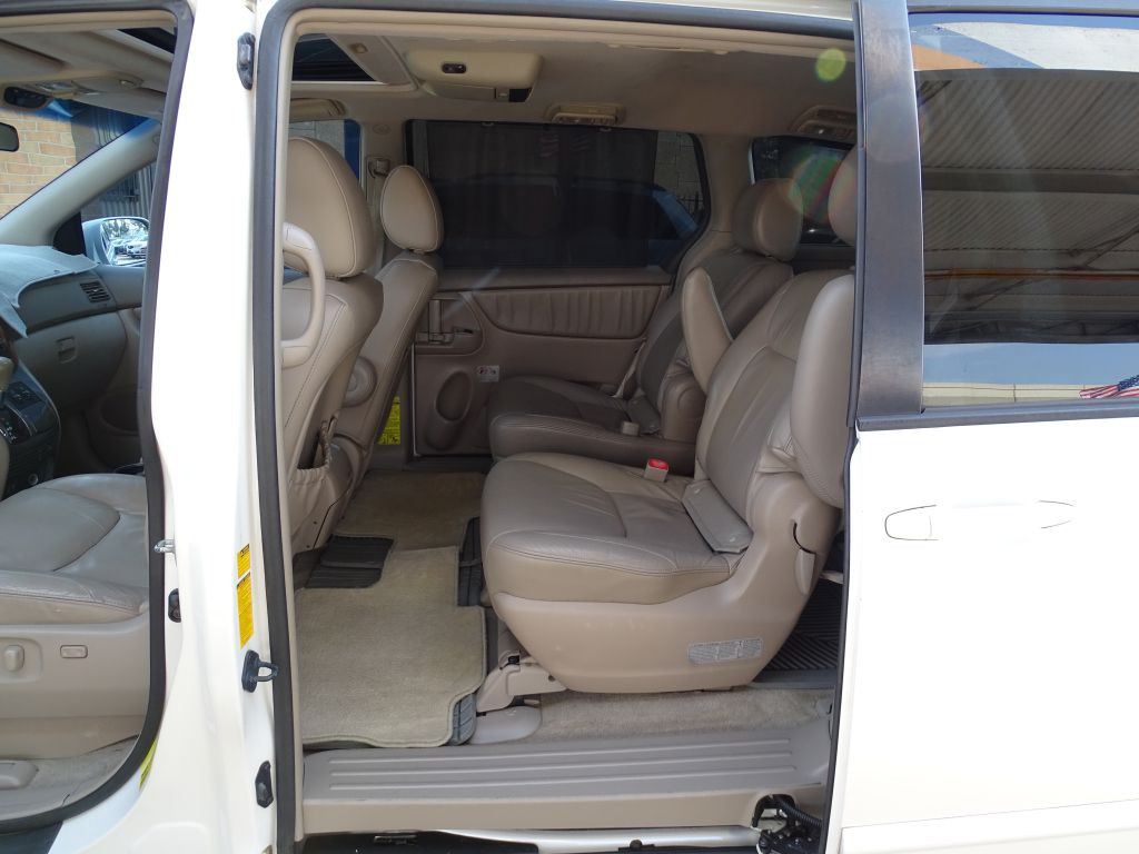 2010 Toyota Sienna Image 7