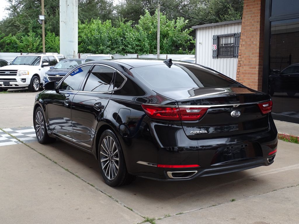 2017 Kia Cadenza Image 2
