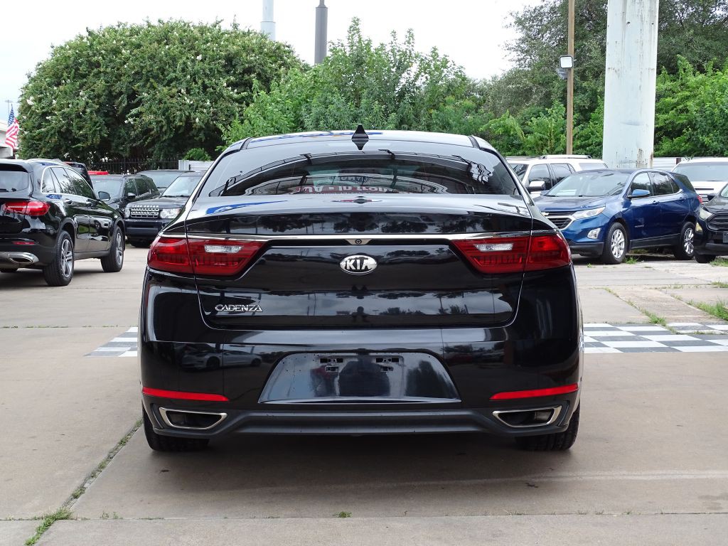 2017 Kia Cadenza Image 3