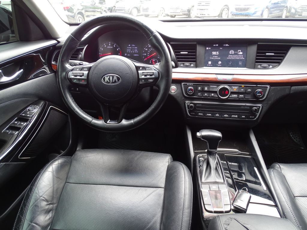 2017 Kia Cadenza Image 14