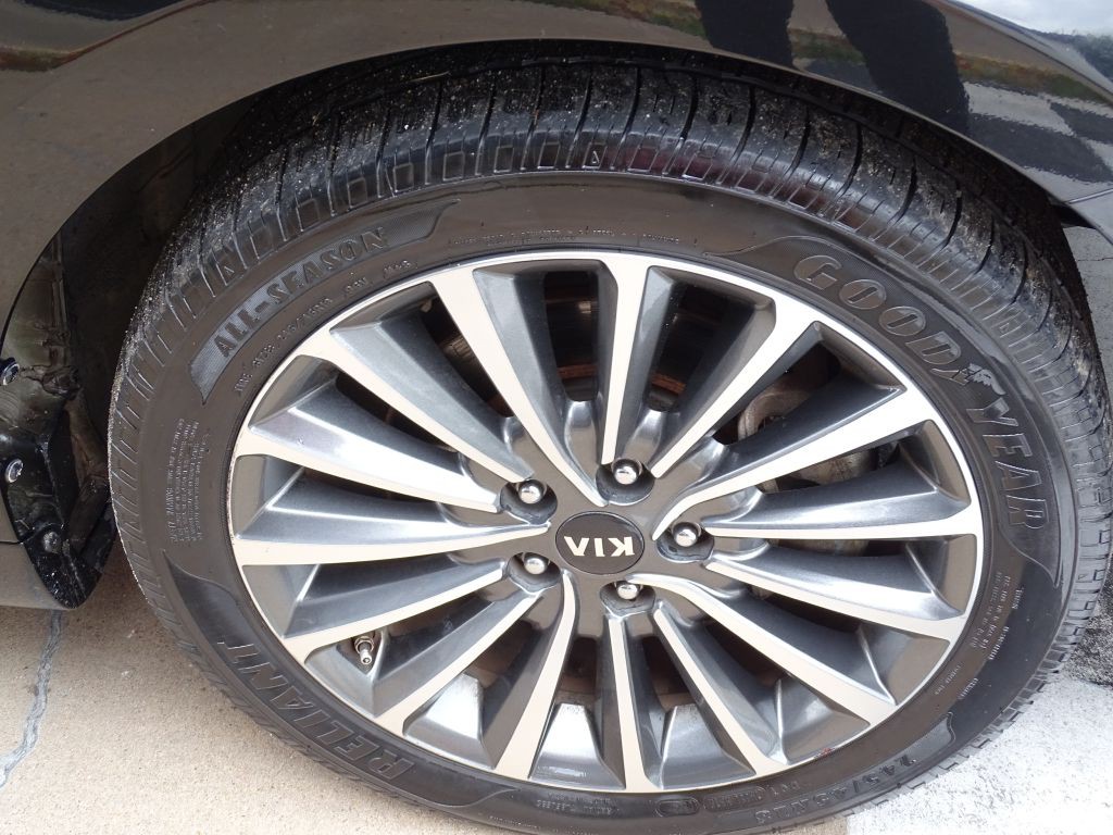 2017 Kia Cadenza Image 20