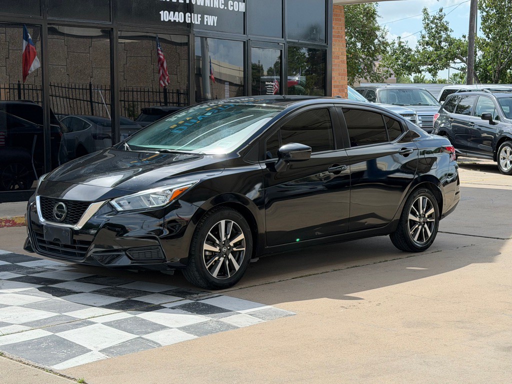 2021 Nissan Versa Image 2