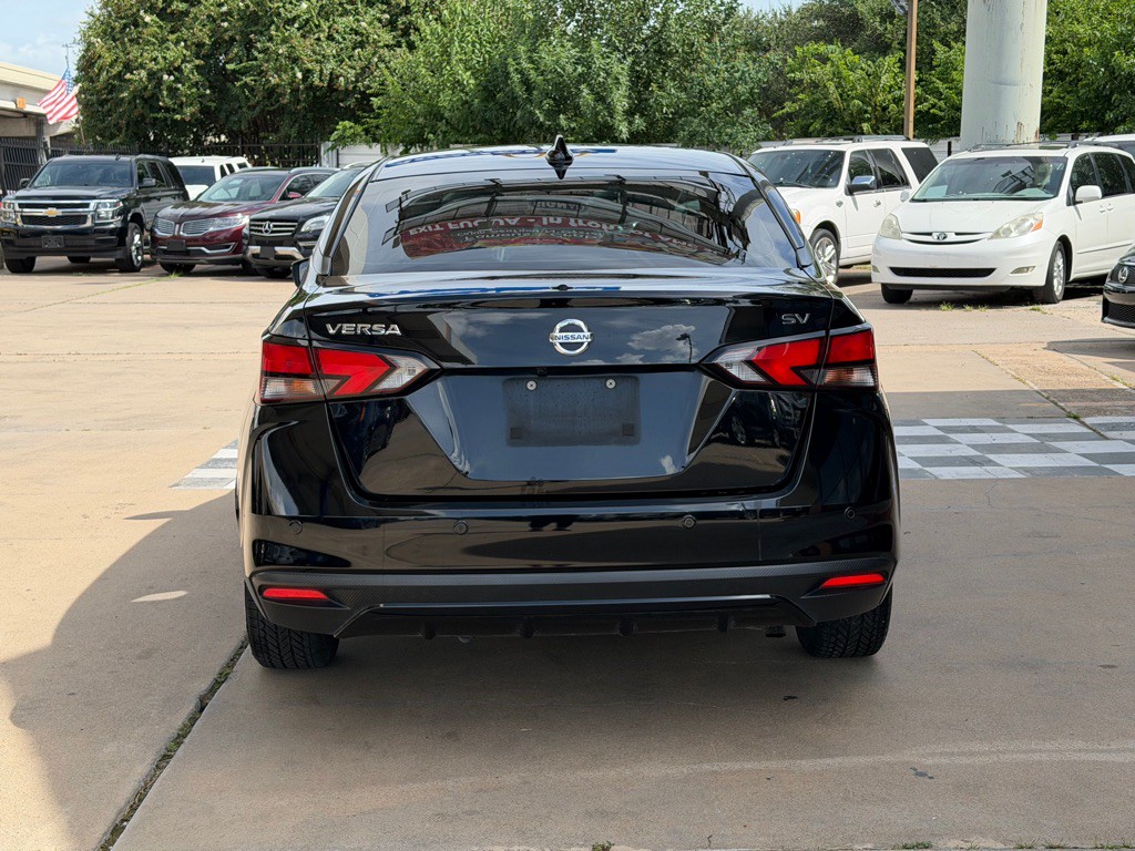 2021 Nissan Versa Image 4