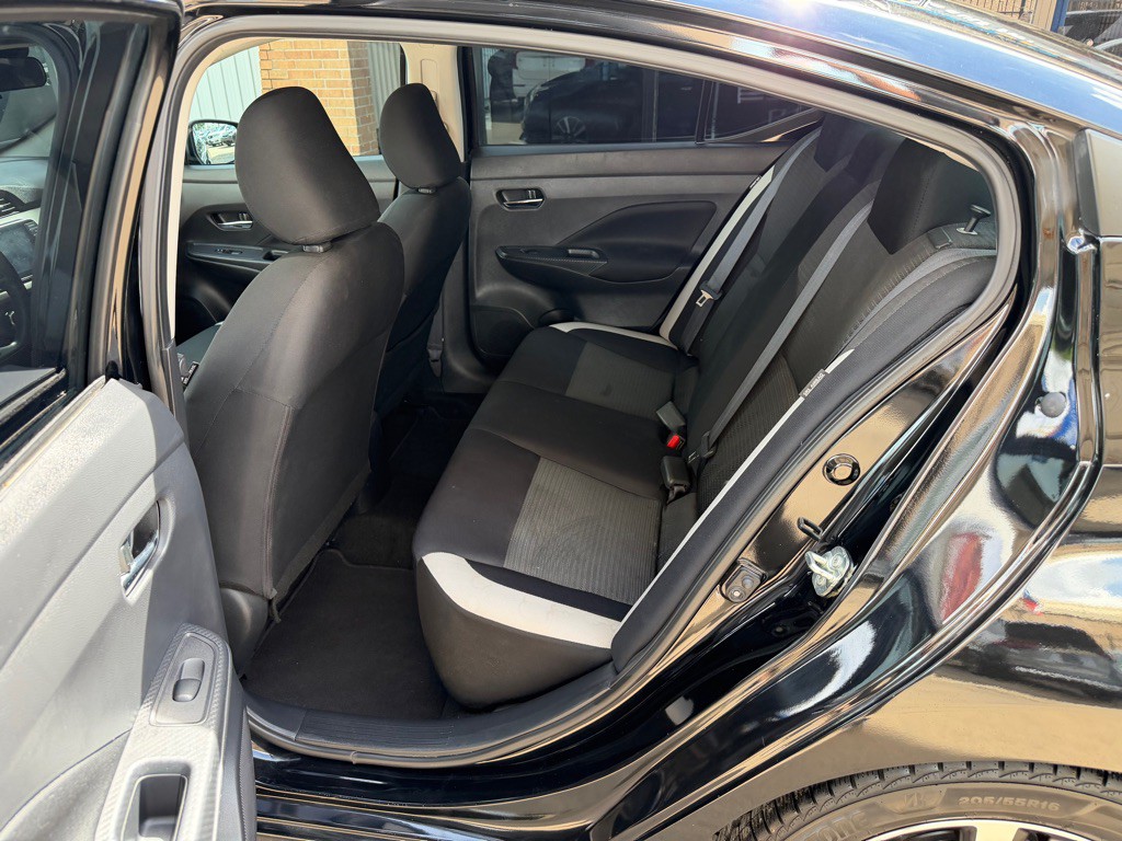 2021 Nissan Versa Image 9