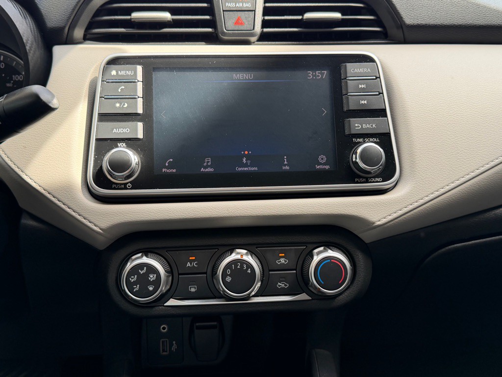 2021 Nissan Versa Image 12