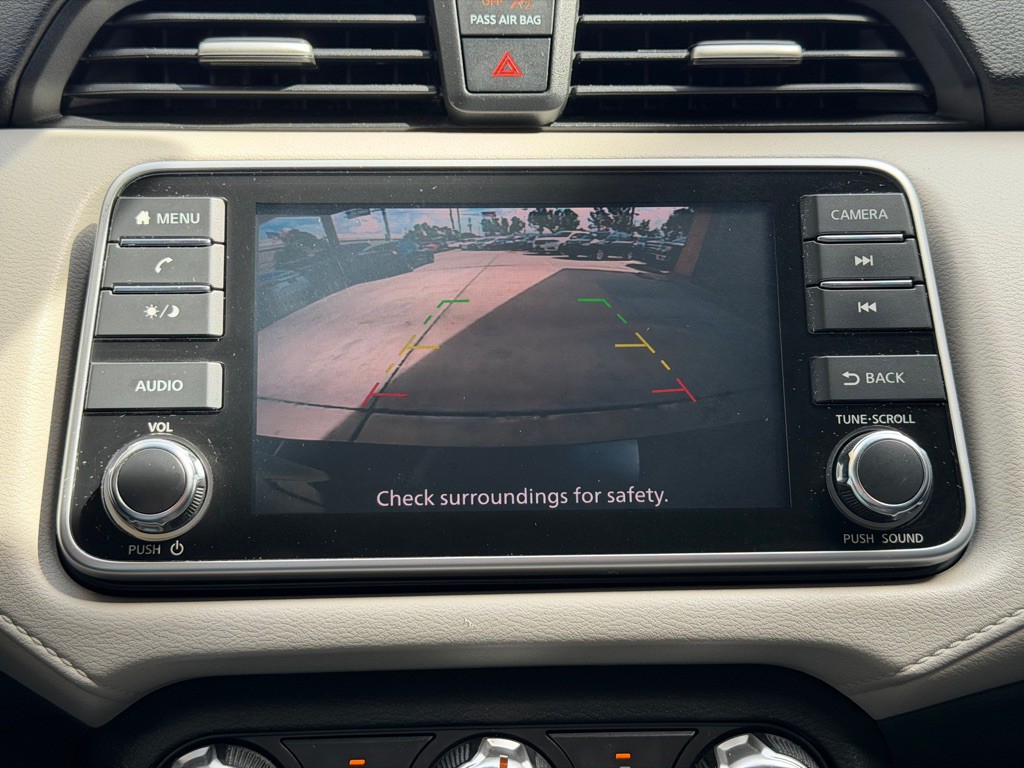 2021 Nissan Versa Image 13