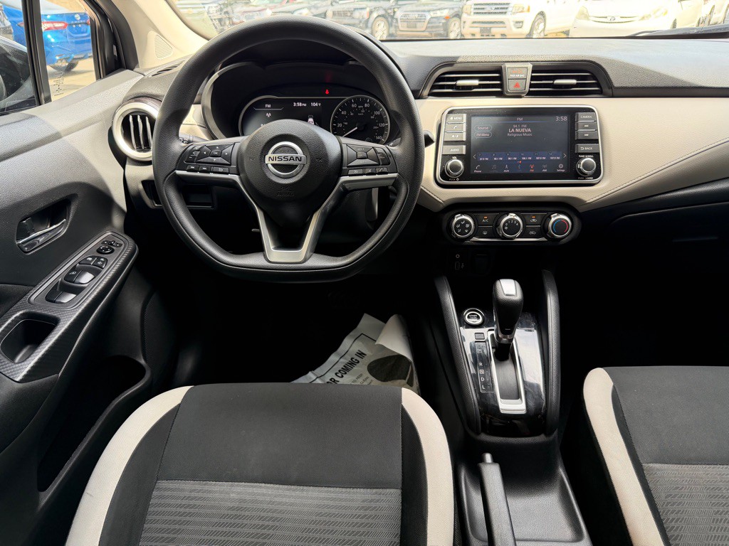 2021 Nissan Versa Image 16