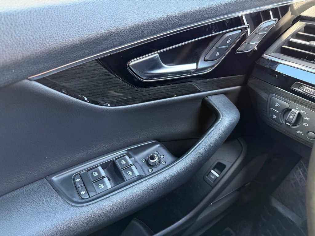 2018 Audi Q7 Image 10