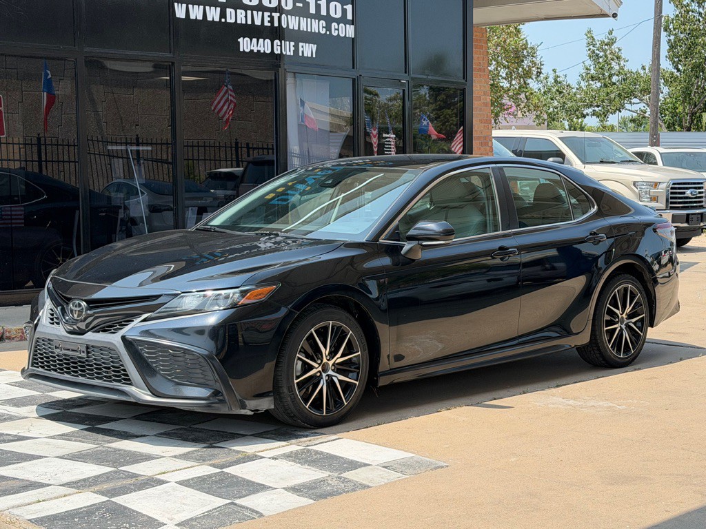 2022 Toyota Camry Image 2
