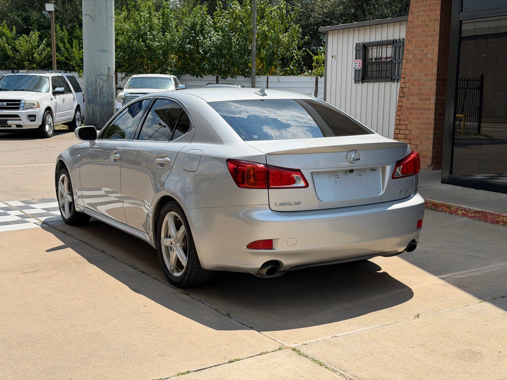 2010 Lexus IS Image 3