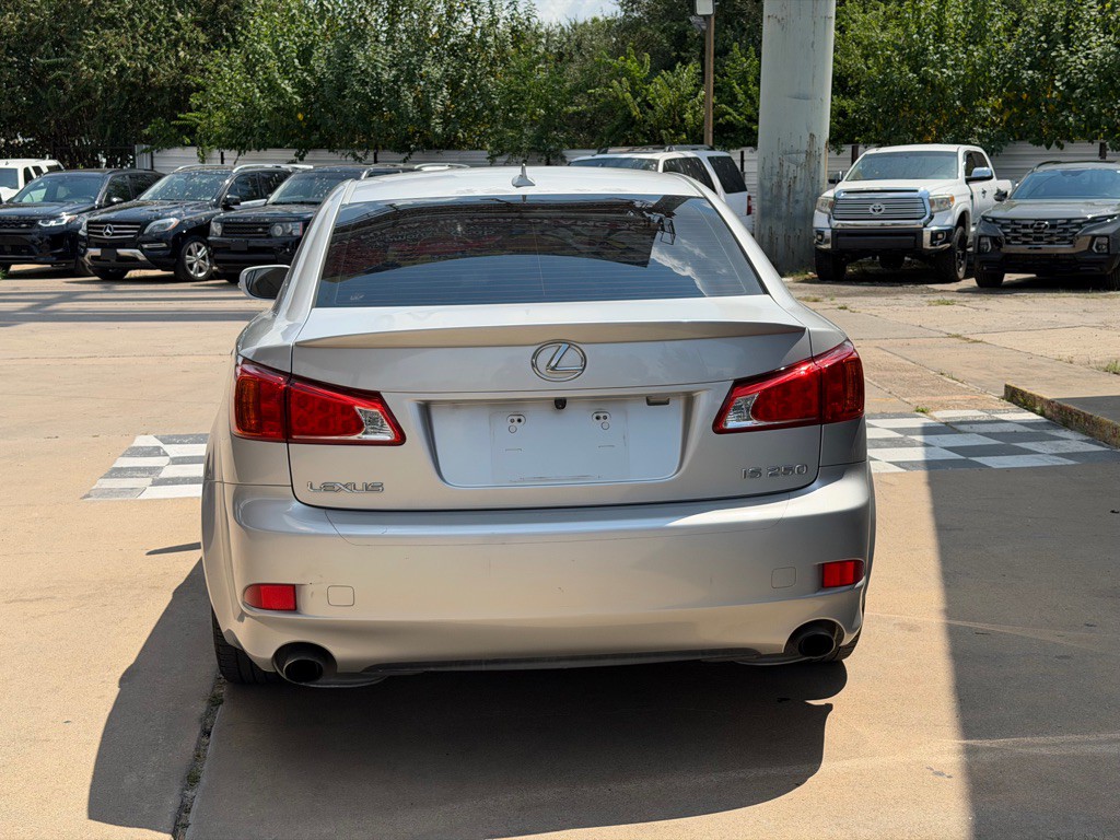 2010 Lexus IS Image 4
