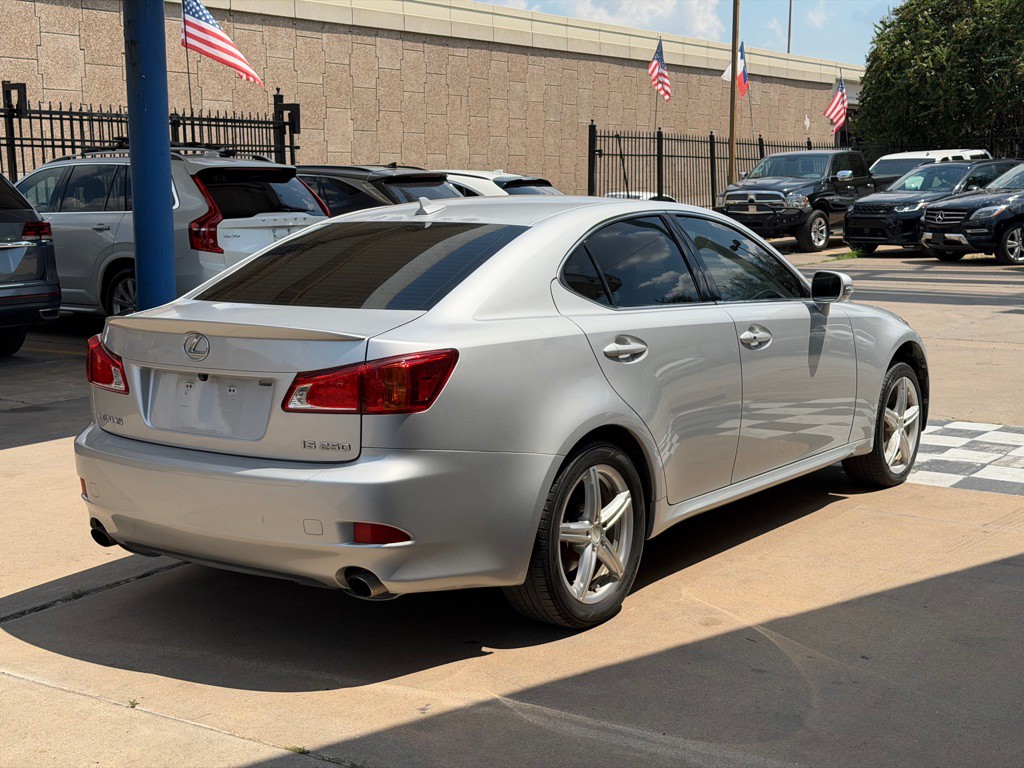 2010 Lexus IS Image 5