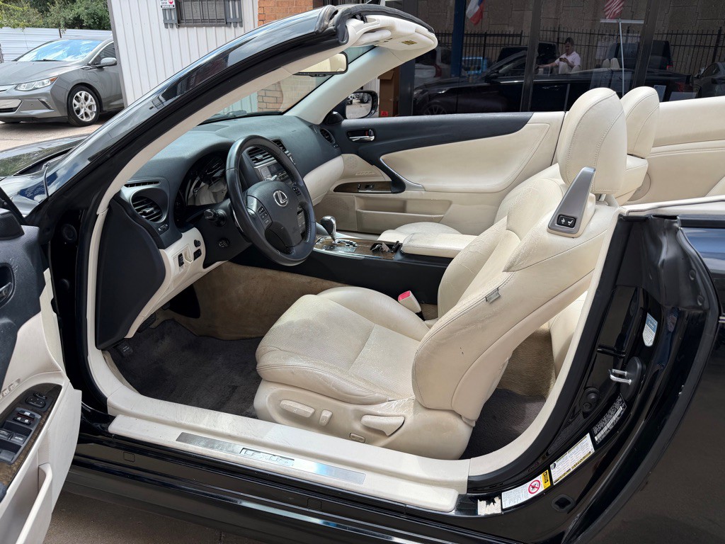 2010 Lexus IS Image 7