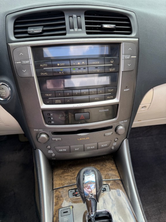 2010 Lexus IS Image 13