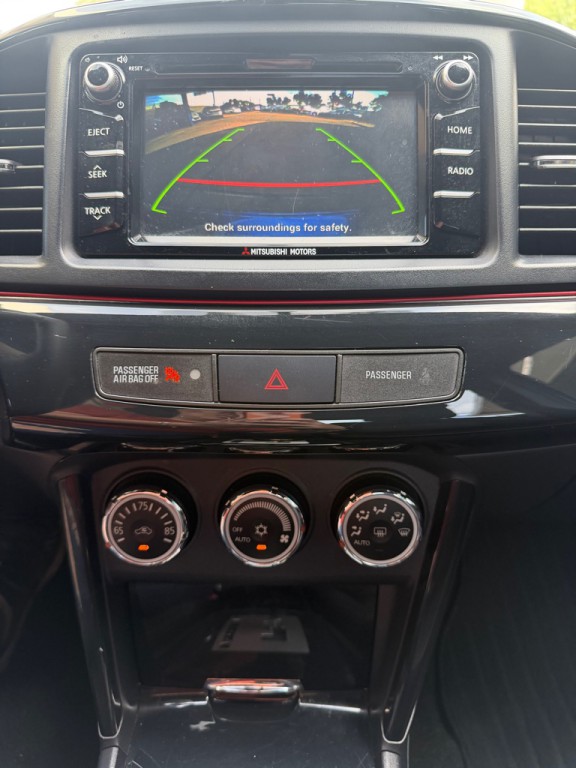 2017 Mitsubishi Lancer Image 10