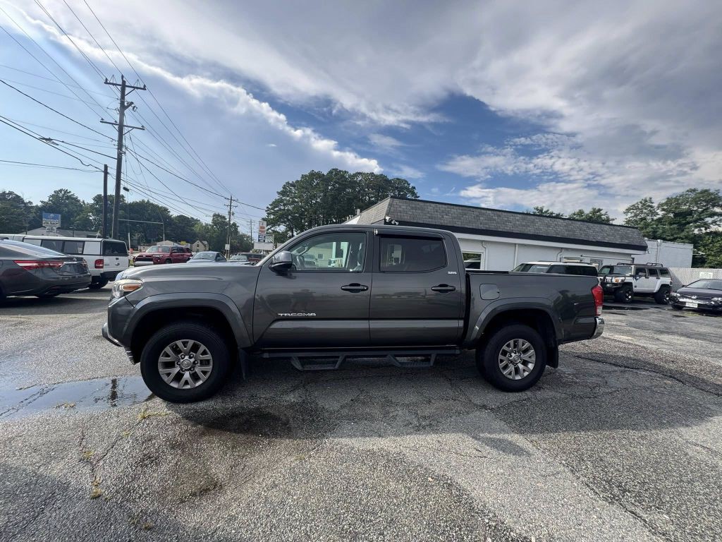 2017 Toyota Tacoma Image 2