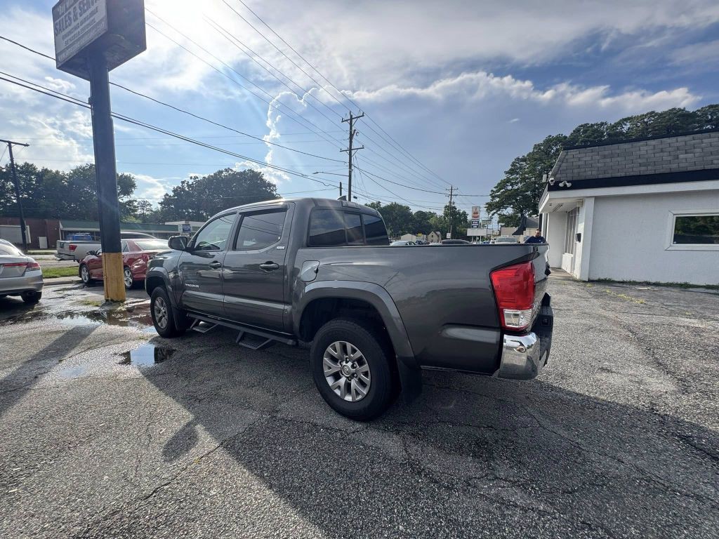 2017 Toyota Tacoma Image 3