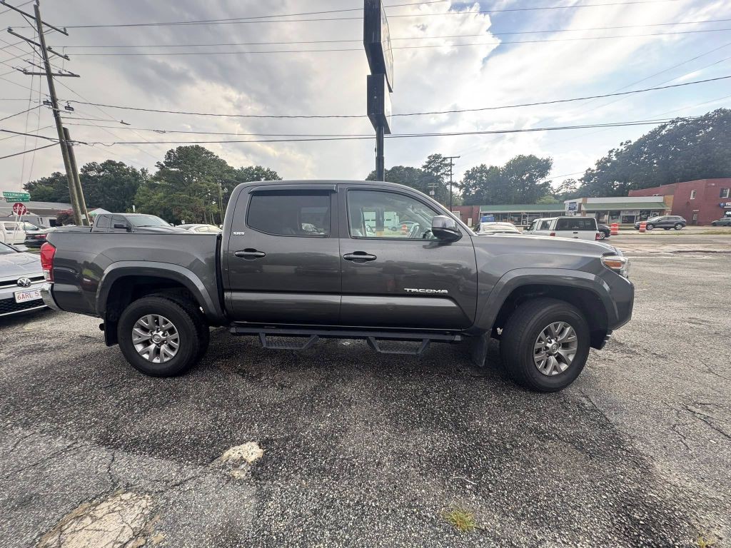 2017 Toyota Tacoma Image 4