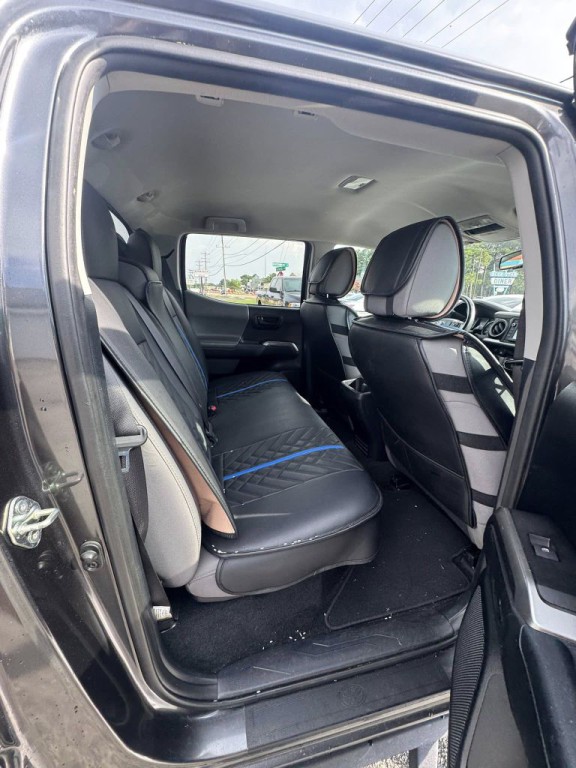 2017 Toyota Tacoma Image 7