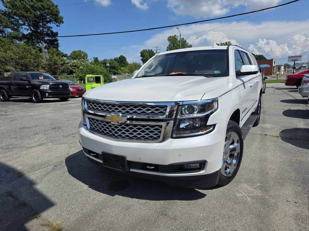 2018 Chevrolet Suburban Image 2