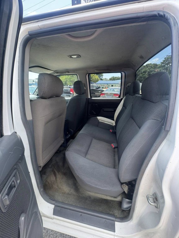 2003 Nissan Frontier Image 9