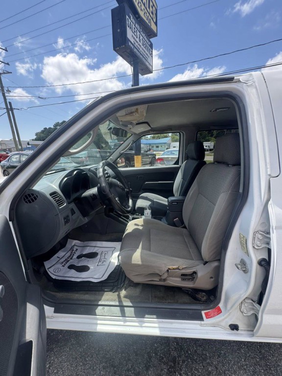 2003 Nissan Frontier Image 10
