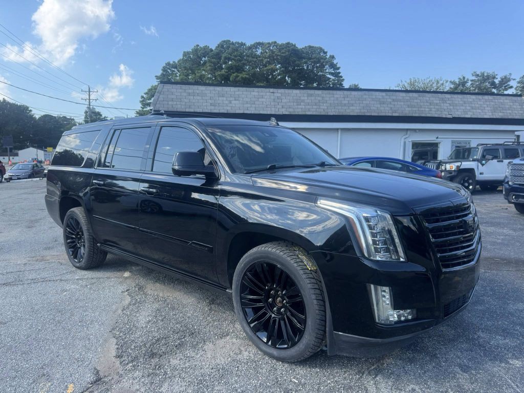 2016 Cadillac Escalade Image 2