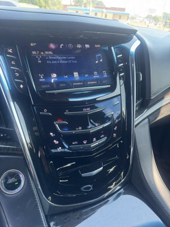 2016 Cadillac Escalade Image 8