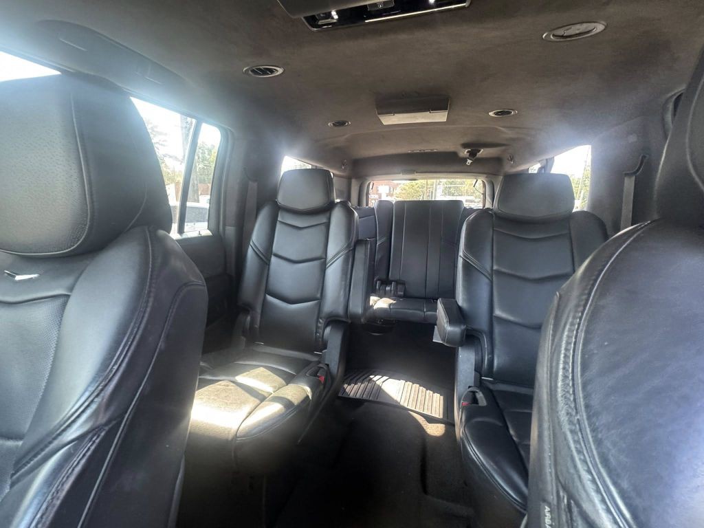 2016 Cadillac Escalade Image 9