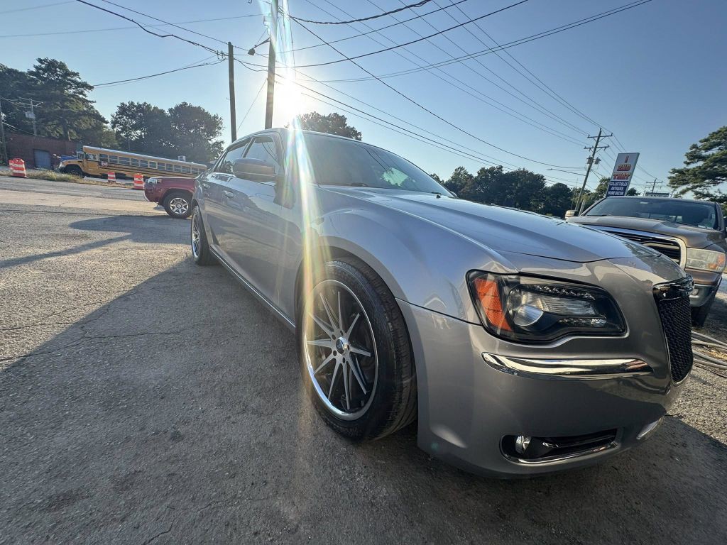 2013 Chrysler 300 Image 2
